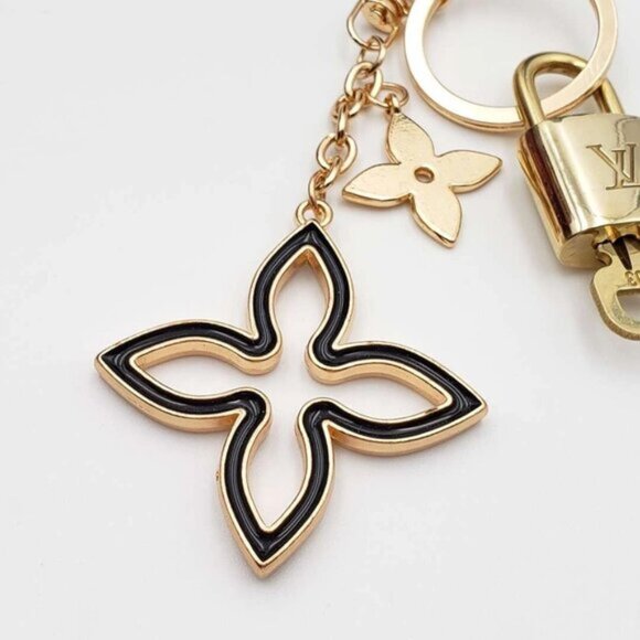 Authentic Louis Vuitton Lock & Key with Clover unbranded  LV Gold Padlock & Key 🔒 Authentic Louis Vuitton Bag Unbranded Clover Charm